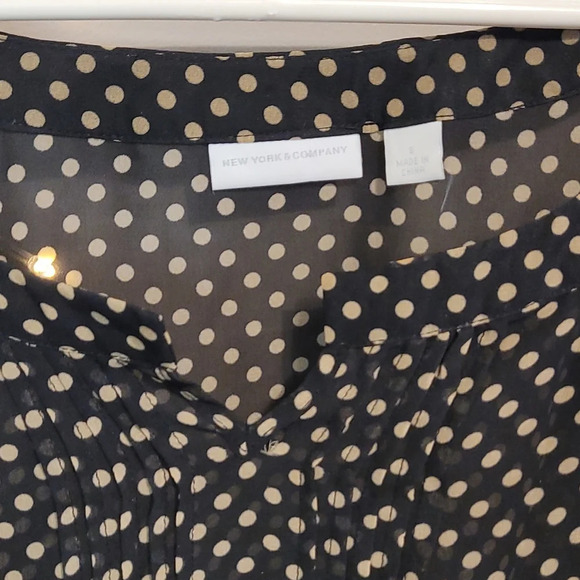 H17-NEW YORK & COMPANY WOMENS SIZE SMALL LONG SLEEVE OPEN SHOULDER TOP - Picture 2 of 6